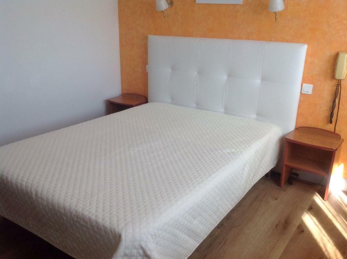 Hotel De La Cale Фуенан Екстериор снимка